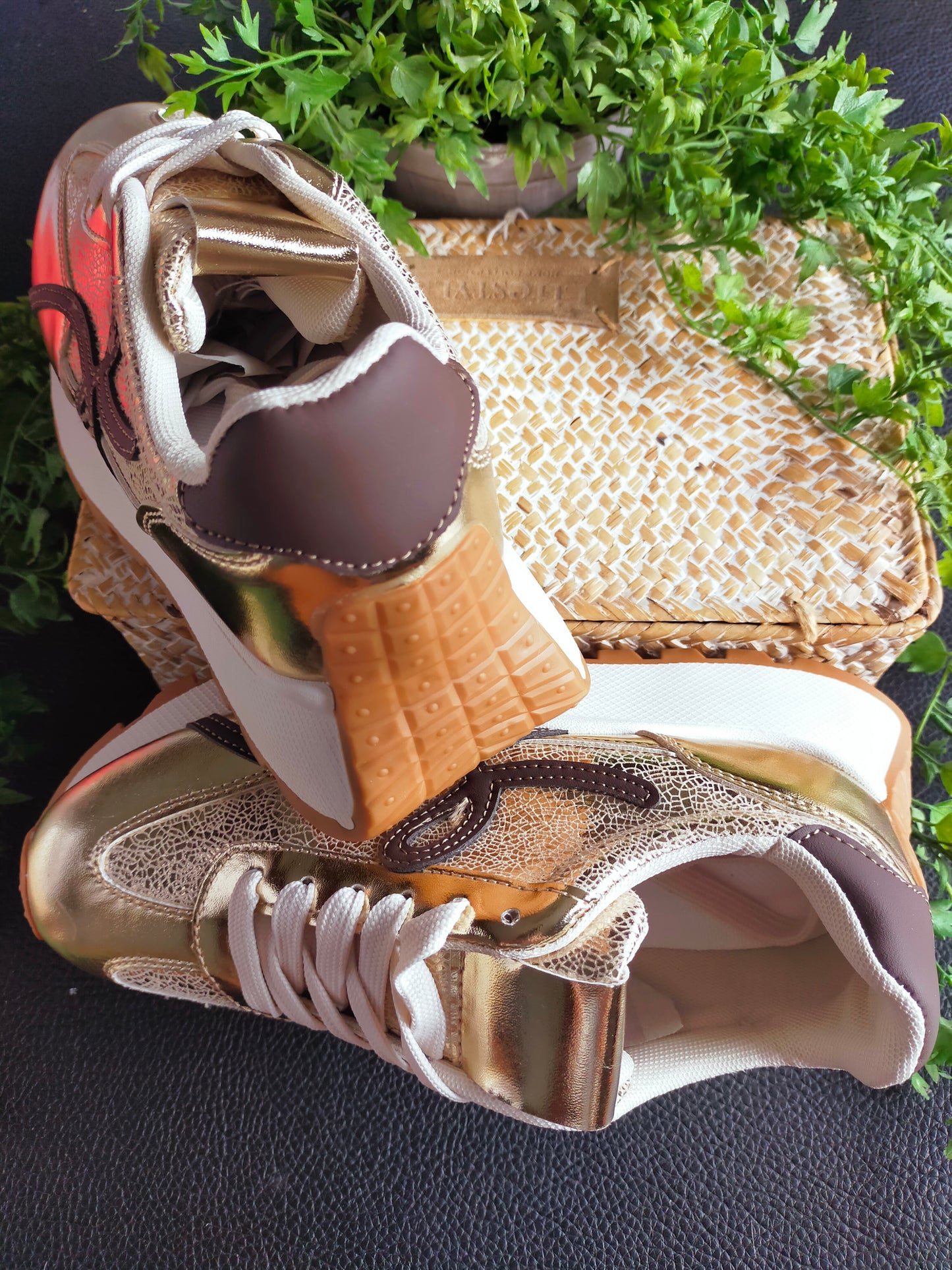 SNEACKERS DORÉ