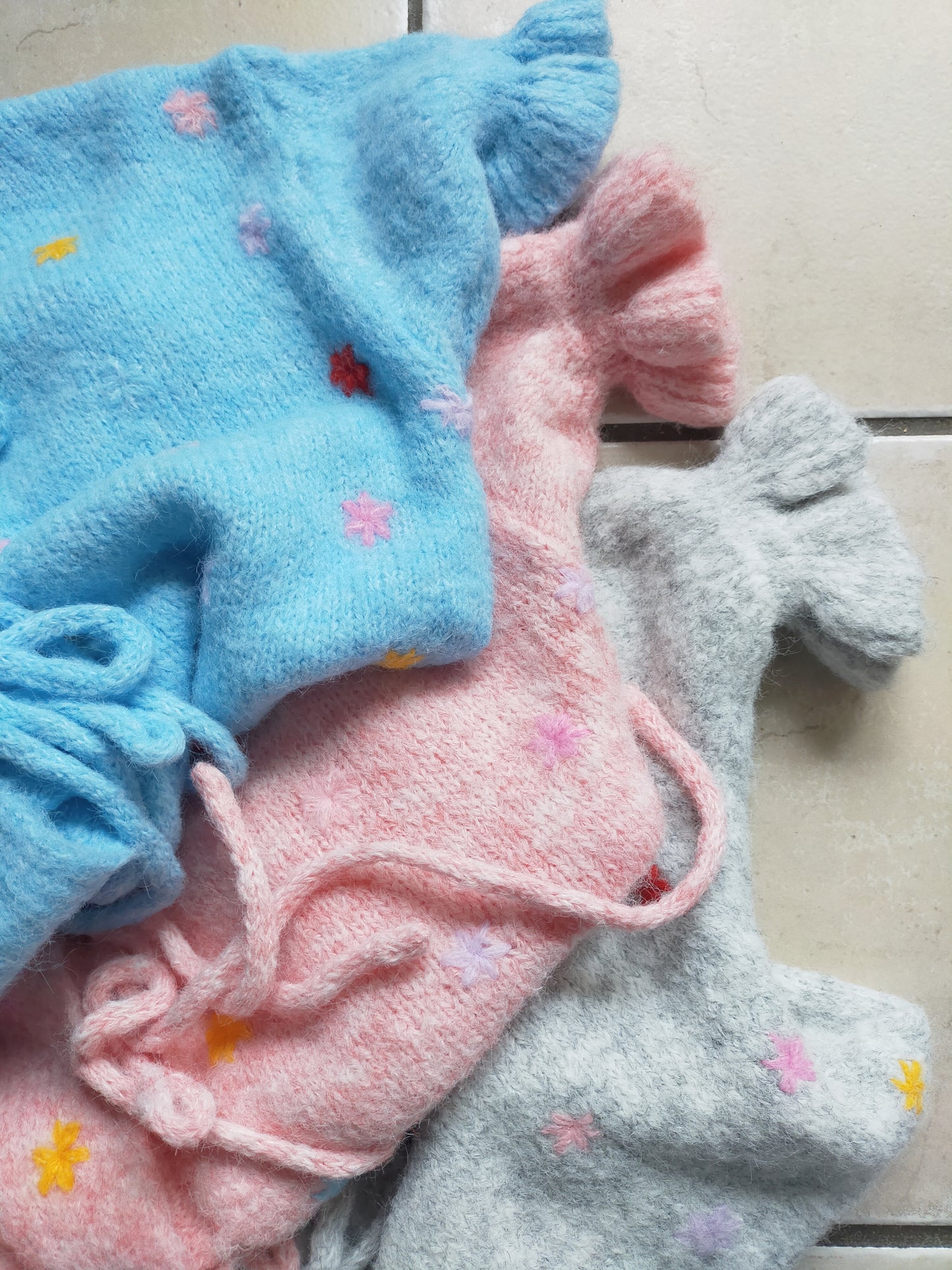 GILET CARLA - 4 couleurs Écru, bleu, rose & gris