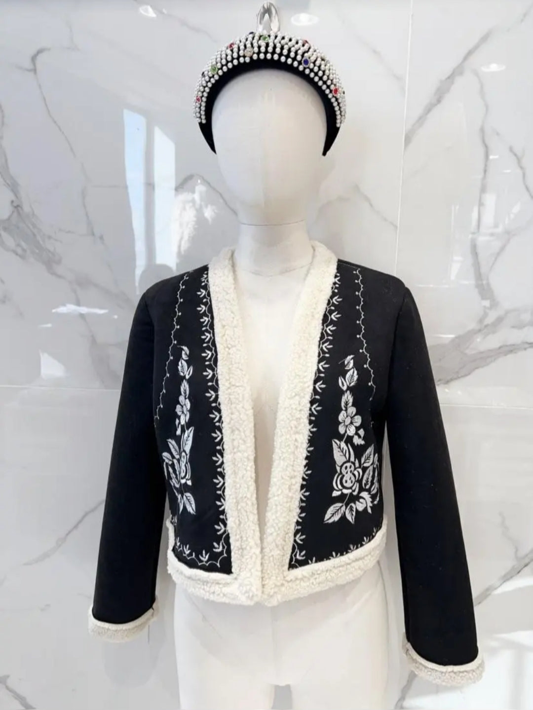 VESTE - BOLÉRO Brodé