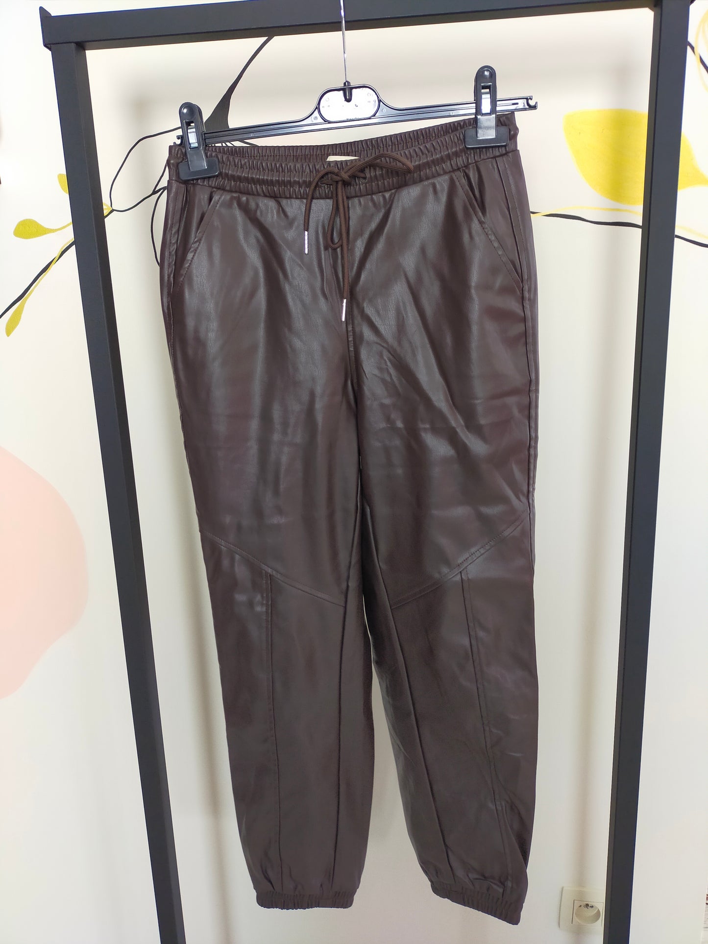 PANTALON RENÉE en similicuir marron