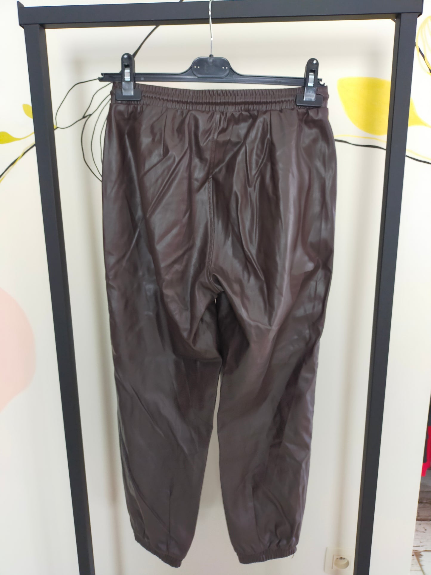 PANTALON RENÉE en similicuir marron