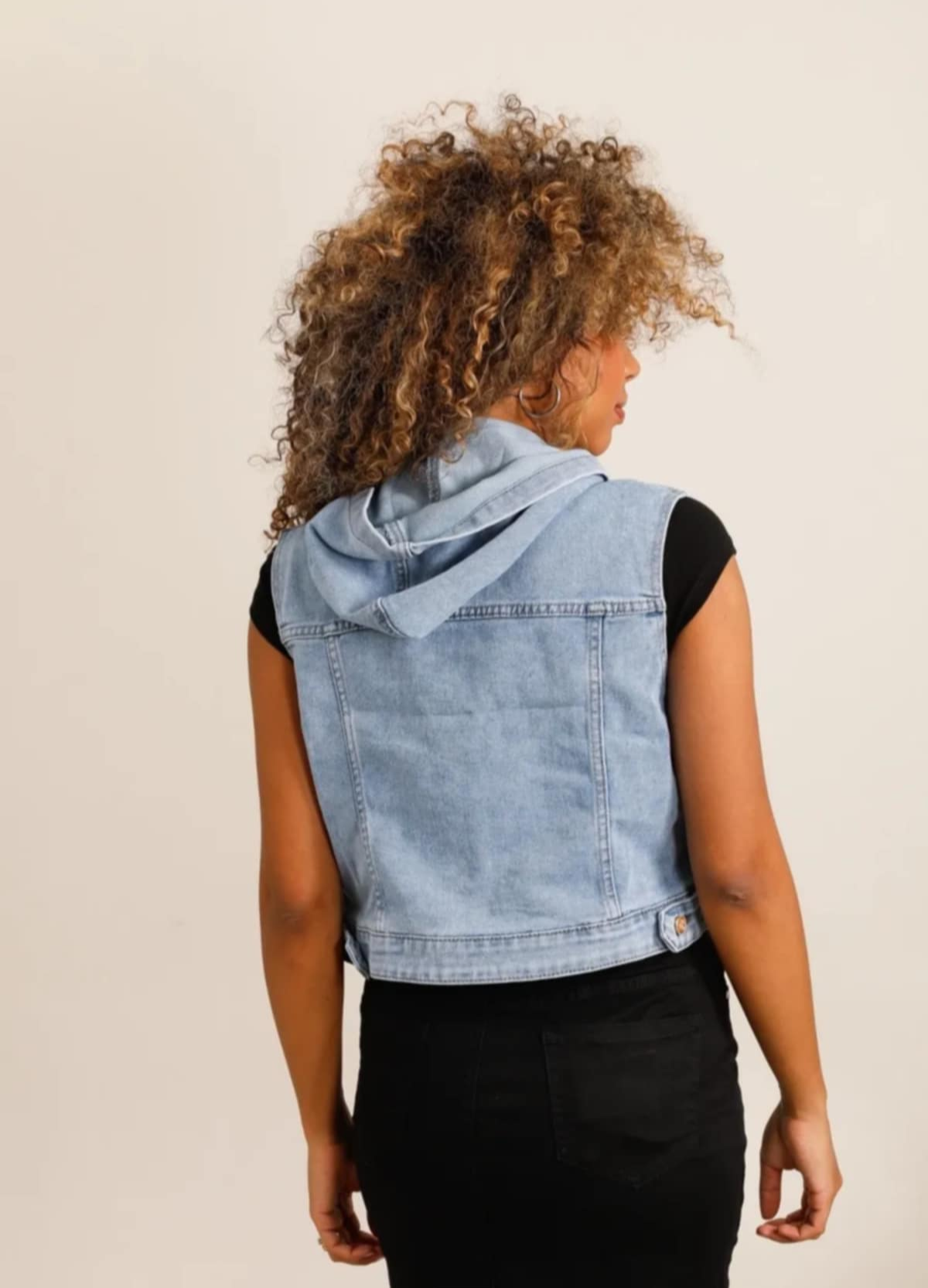 VESTE JESSY en jeans s/manches à capuche
